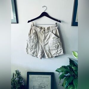 RETRO/VINTAGE HIGH WAISTED CARGO SHORTS!